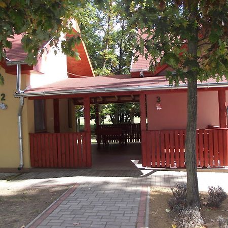 Sarkany Apartman, Sarkany Wellness Es Gyogyfuerdo Nyírbátor Εξωτερικό φωτογραφία
