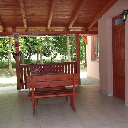 Sarkany Apartman, Sarkany Wellness Es Gyogyfuerdo Nyírbátor Εξωτερικό φωτογραφία