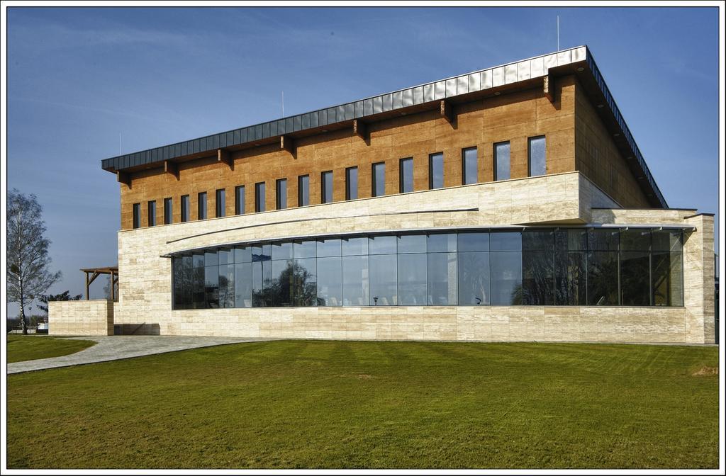 Sarkany Apartman, Sarkany Wellness Es Gyogyfuerdo Nyírbátor Εξωτερικό φωτογραφία