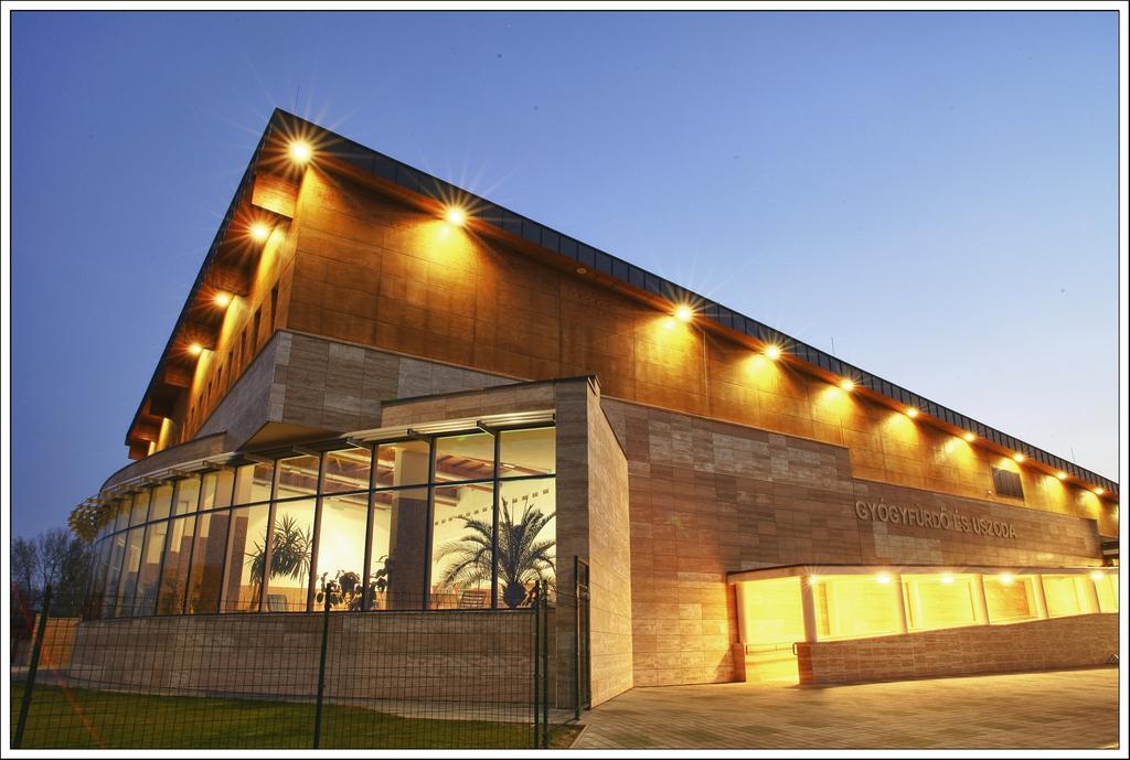Sarkany Apartman, Sarkany Wellness Es Gyogyfuerdo Nyírbátor Εξωτερικό φωτογραφία