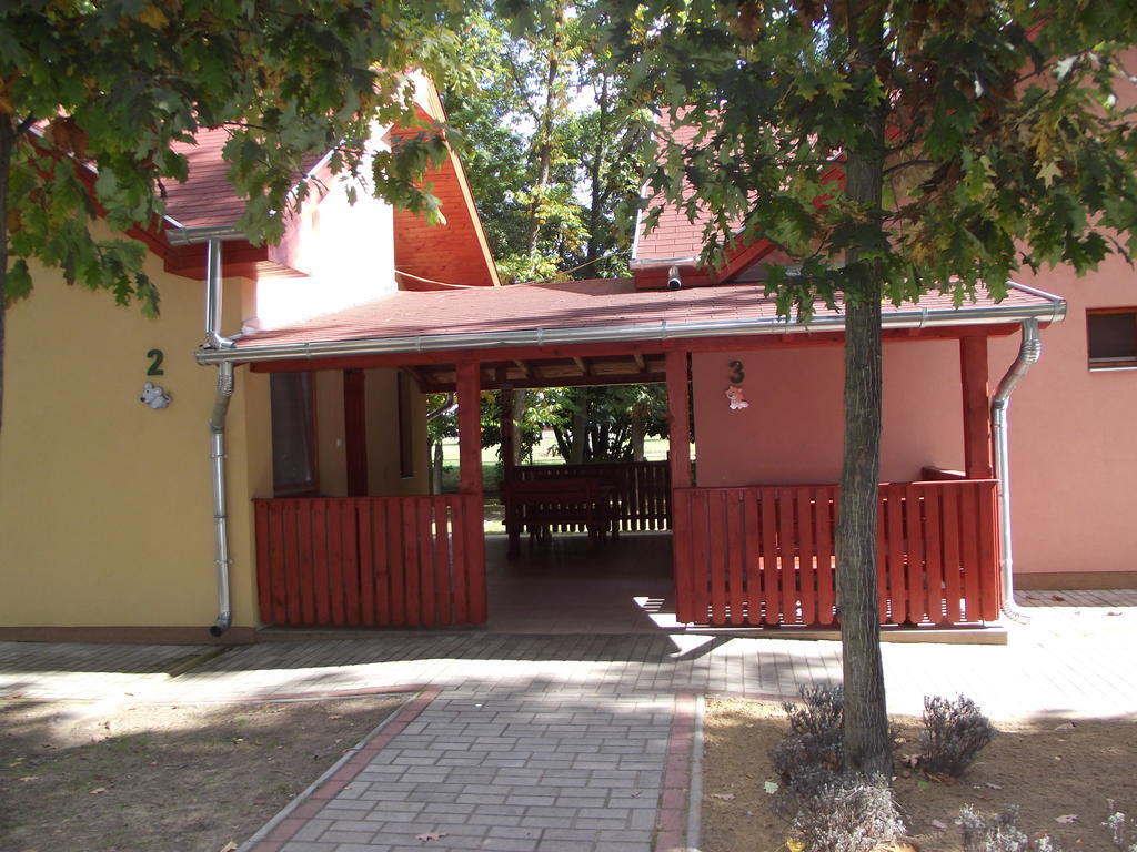 Sarkany Apartman, Sarkany Wellness Es Gyogyfuerdo Nyírbátor Εξωτερικό φωτογραφία